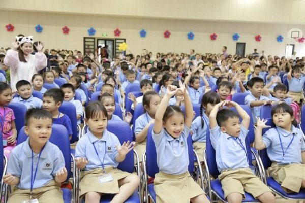 may dong phuc hoc sinh tai quan 9 20190309161730 975529