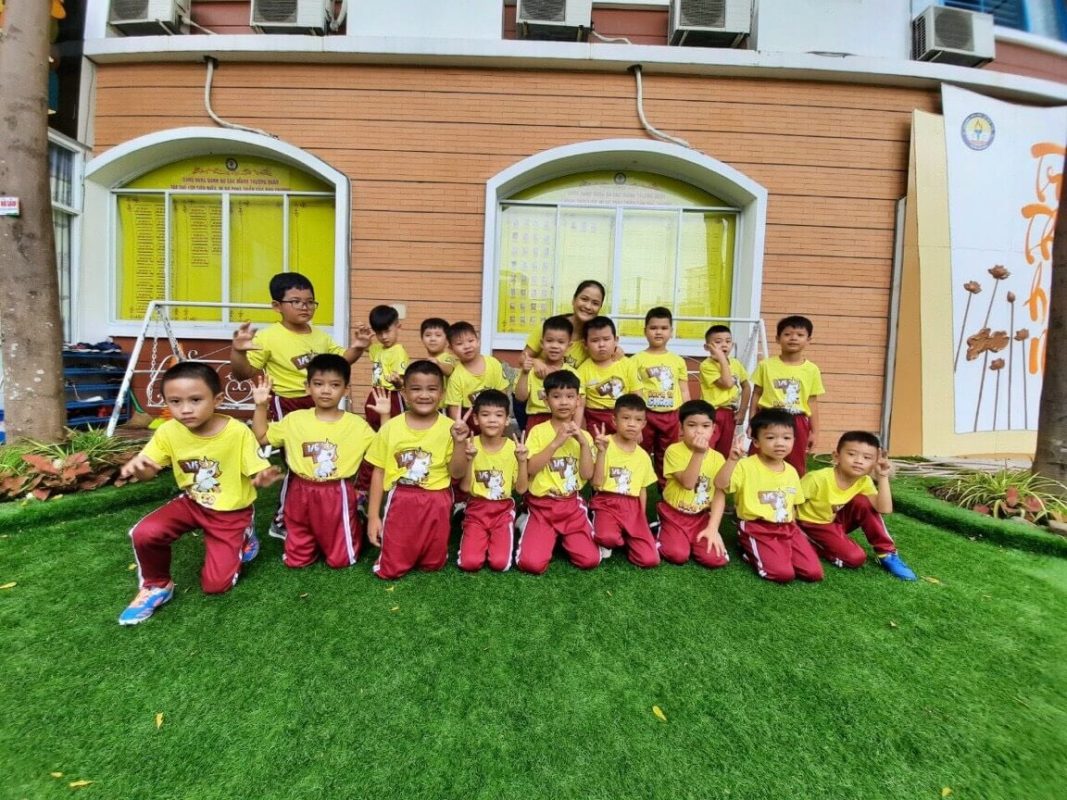 ao dong phuc truong mam non 1